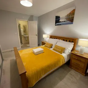 In Cardiff, Sleeps 8 Holiday home